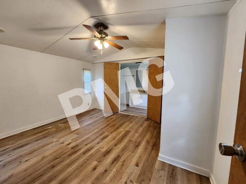 Building Photo - 306 Gethsemane Dr