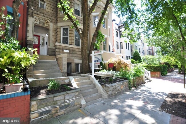 Building Photo - 1904 Calvert St NW