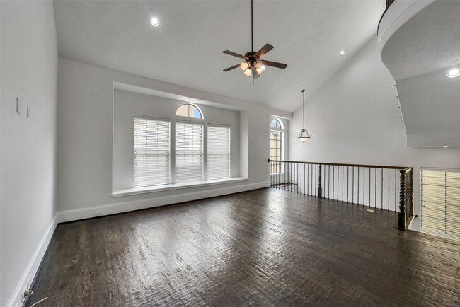 Building Photo - 1335 Studer St