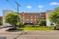 Building Photo - 4800 Chevy Chase Dr