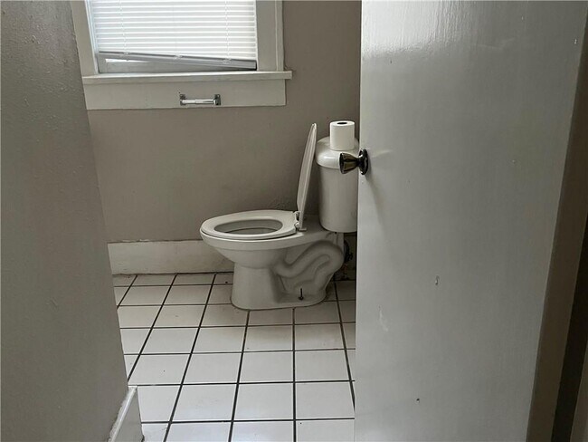 Primary Photo - 1700 N Robinson Ave