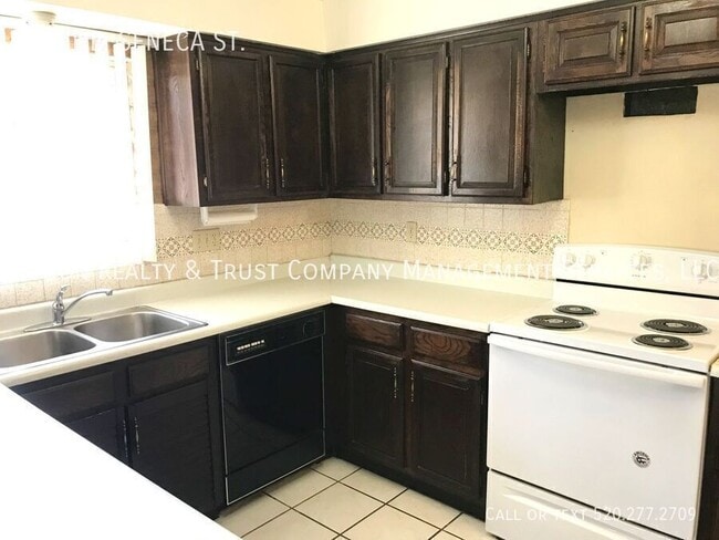 Building Photo - 7641 E Seneca St