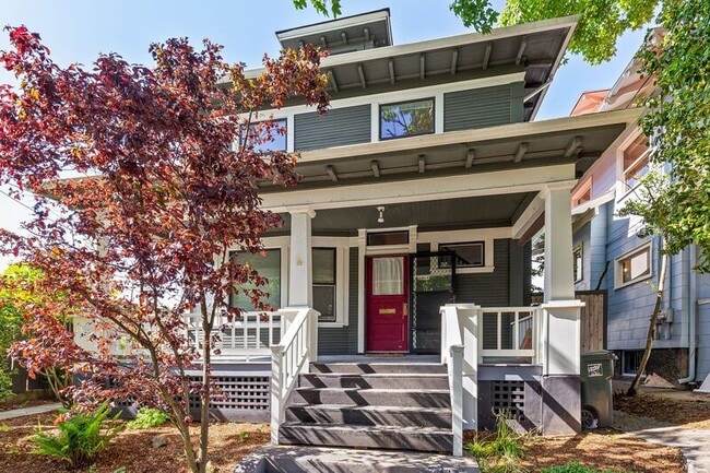 Building Photo - 1617 NE Couch St