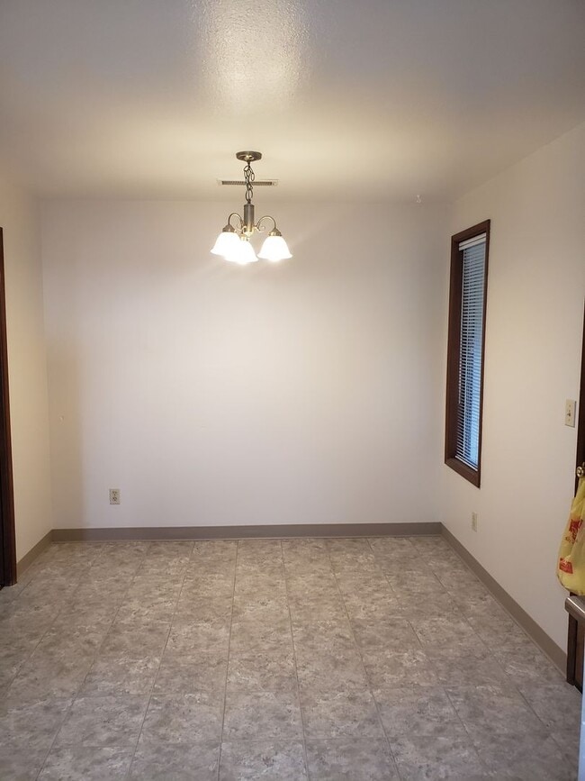 Building Photo - Charming 3-Bedroom, 2-Bath Home in Central...