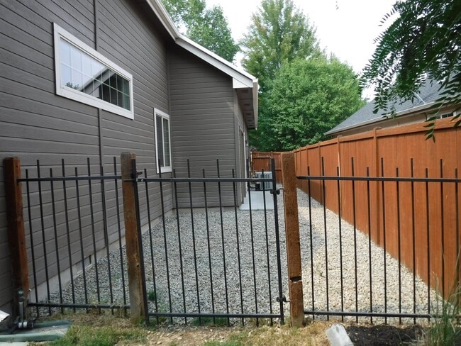 Building Photo - The perfect Eagle home with 3 bed, 3 bath,...