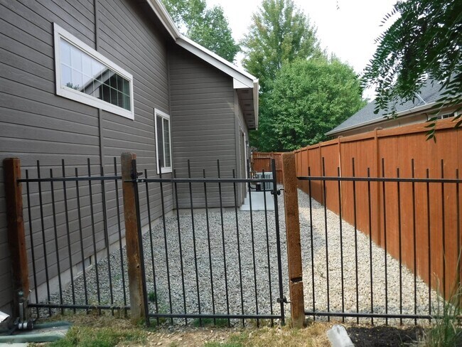 Building Photo - The perfect Eagle home with 3 bed, 3 bath, office, and bonus room! Located off Floating Feather b...