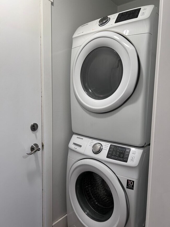 Building Photo - Southhill Duplex