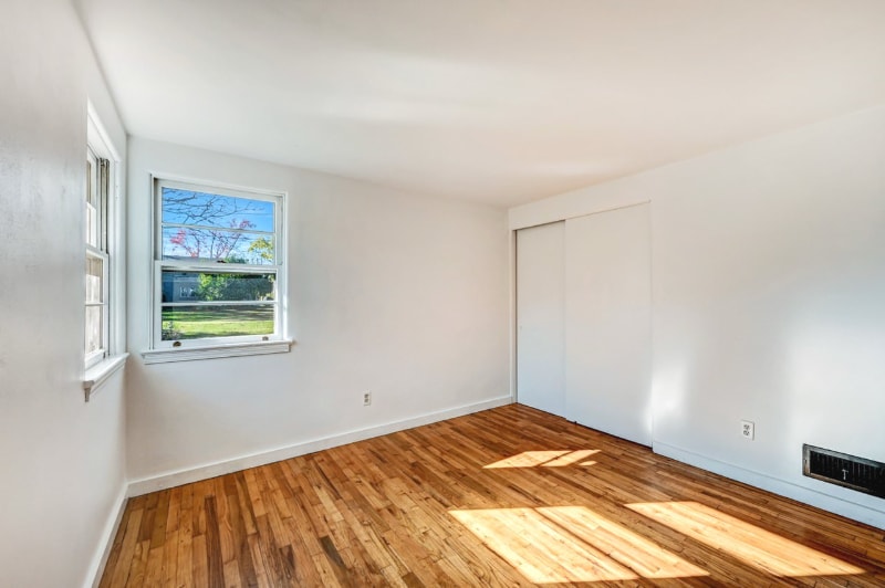 Building Photo - 819 Fairview Ave