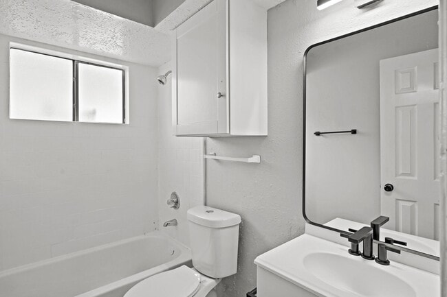 Building Photo - 7215 Trogon Ln