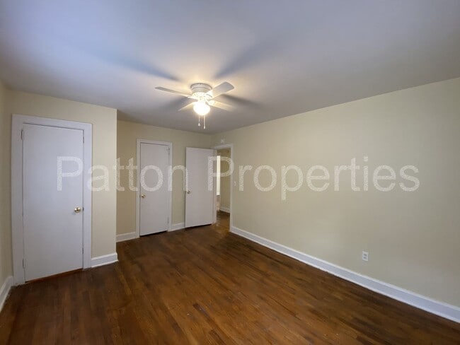 Building Photo - English Heights