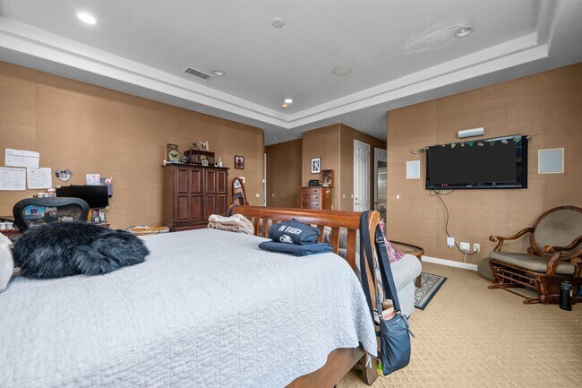 Building Photo - Expansive estate style home - 5 minute drive to SDSU!