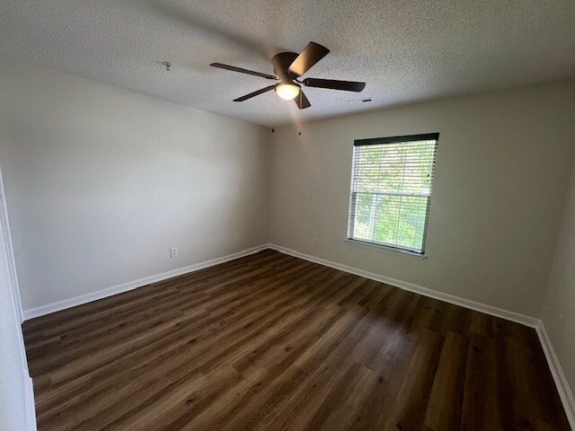 Building Photo - 905 Hanahan Ct