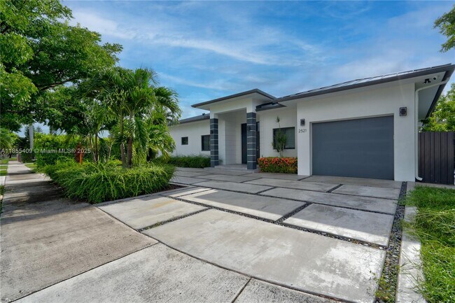 Building Photo - 2521 SW 105th Ave