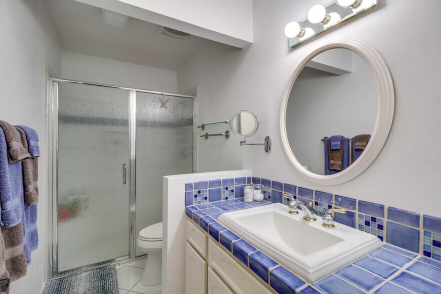 Building Photo - 5026 N Crestridge Dr