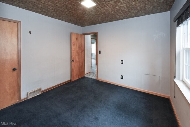 Building Photo - 21775 Hillsdale Ave