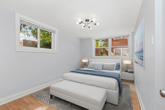 Building Photo - 2624 W Catalpa Ave