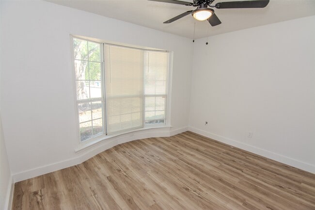 Building Photo - 12811 Sandy Hook Dr