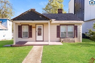 Building Photo - 1002 33rd Ave N