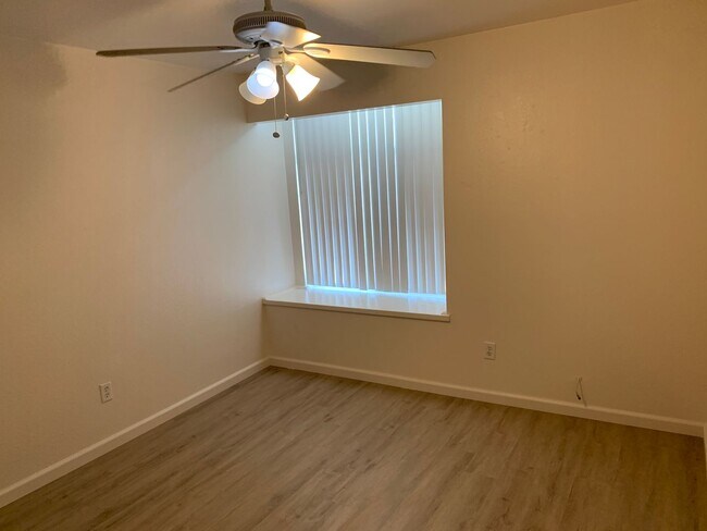 Building Photo - Love where you live - 2 weeks free rent! Beautiful home in Turlock