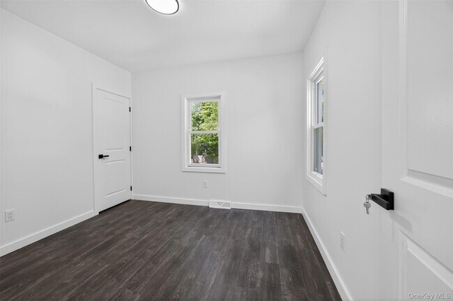 Building Photo - 60 Jeanibo Rd