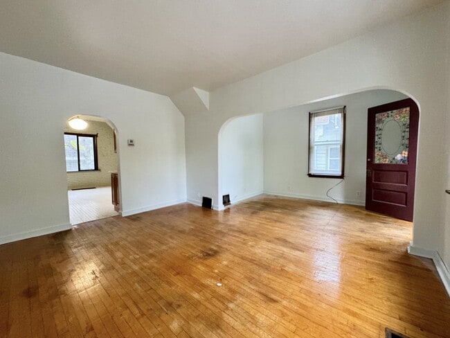 Building Photo - 365 E Schiller St