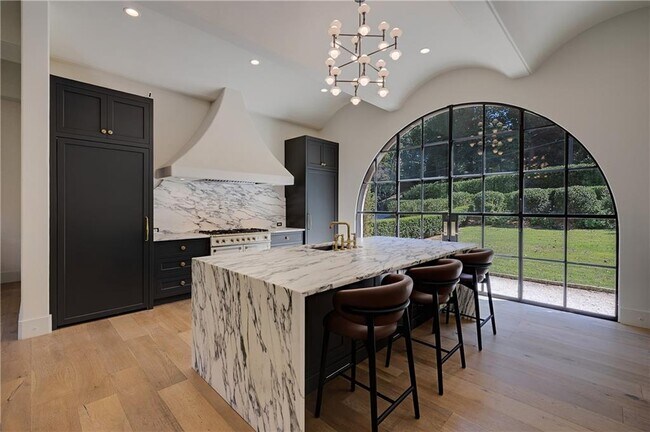 Building Photo - 3570 Knollwood Dr NW