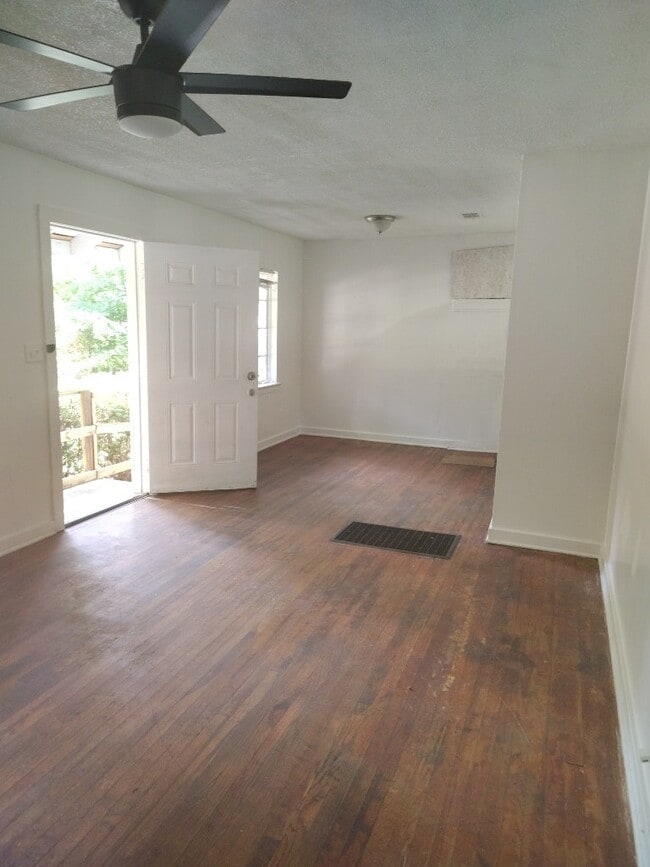 Building Photo - 1734 Dixie Dr