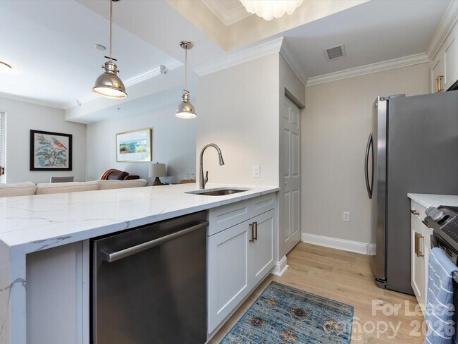 Building Photo - 300 W 5th St