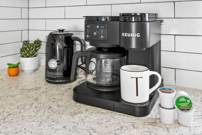 Building Photo - 310 W Warren Ave