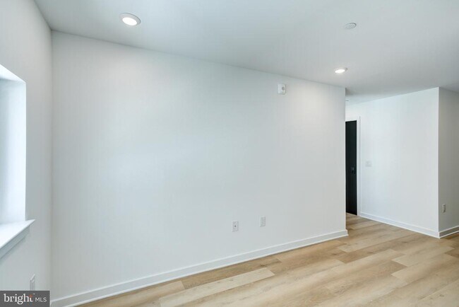 Building Photo - 2329 Ellsworth St