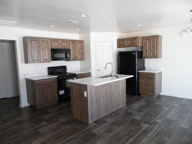 Building Photo - 705 S 260 W