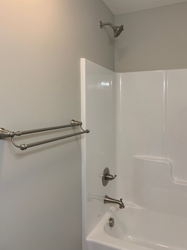 Building Photo - Charming 3 Bedroom Home in Private Setting in Tullahoma...