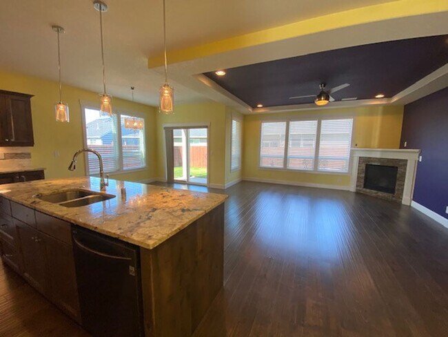 Building Photo - Classic & Modern Ranch in Battle Ground!
