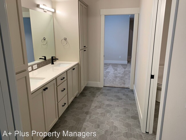 Building Photo - 5 br, 3.5 bath House - 7156 N Hourglass Dr