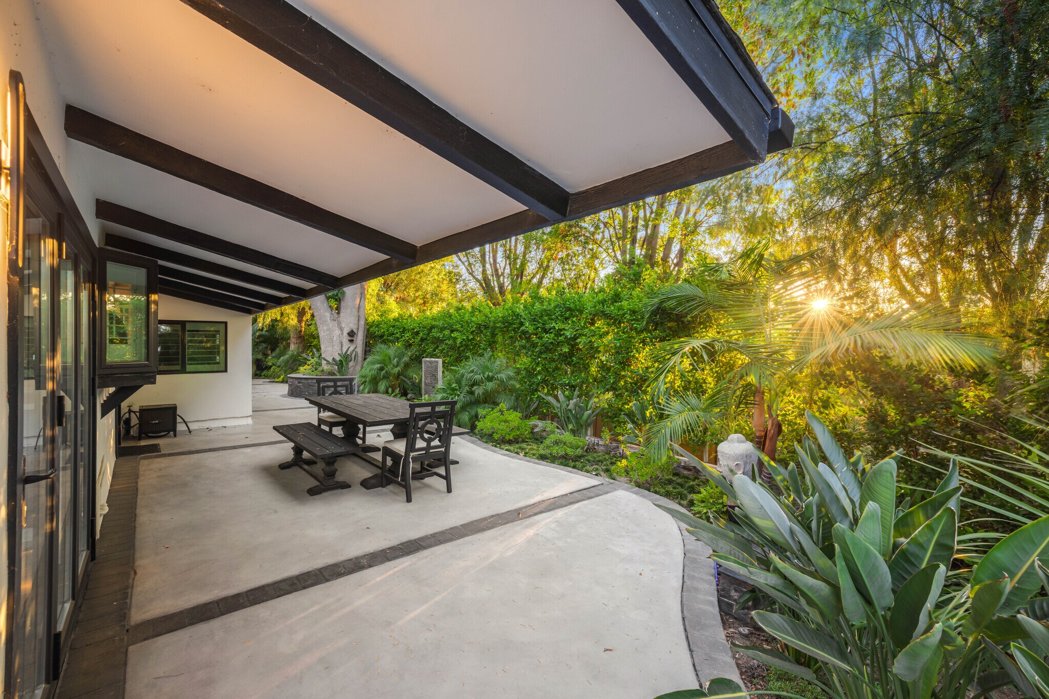 Building Photo - 16725 Oak View Dr