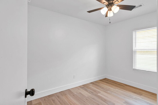 Building Photo - 374 Union Chapel Church Rd