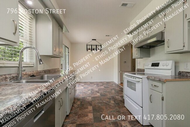 Building Photo - 796 Poston St