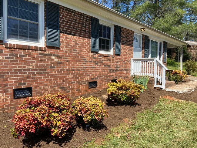 Front Entrance - 355 Badgett Ave