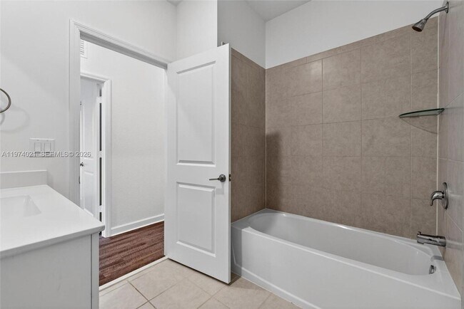 Building Photo - 2619 SE 11th St