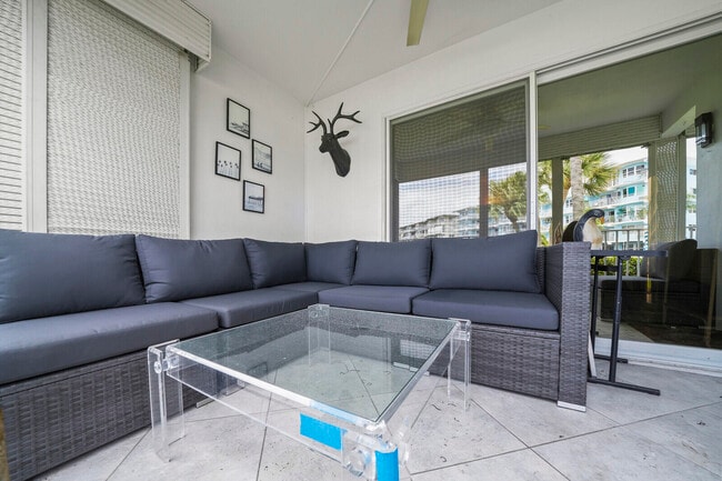 Building Photo - 1444 SE 15th Ct