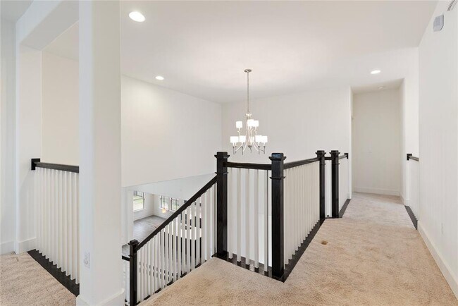 Building Photo - 12905 Padua Dr