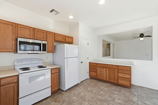 Building Photo - 907 E Catkins Pl