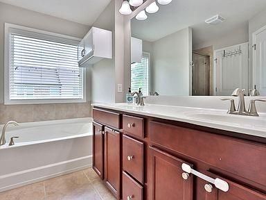 Building Photo - 636 Sunset Park Dr