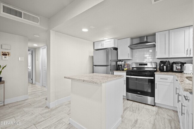 Building Photo - 10628 Springwood Dr