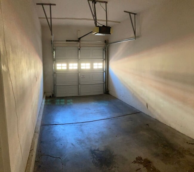 Building Photo - STUNNING BEAUTIFUL 3BD/2.5BA W/ DEN AREA CONDO/TOWNHOME LOCATED IN SUMMERLIN