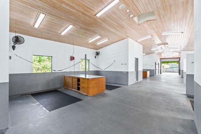 Building Photo - 13155 Southfields Rd