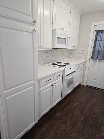 Kitchen - 465 Longmeadow St