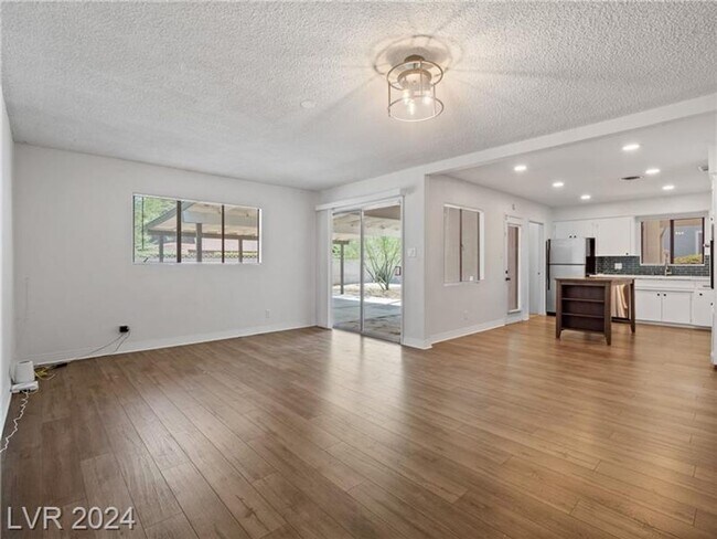 Building Photo - Spectacular Vintage 3Bed/2Bath Las Vegas h...