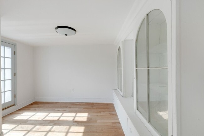 Building Photo - Newly Renovated Home Northern Liberties