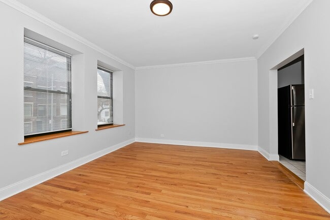 Building Photo - Two Bedroom in South Shore!